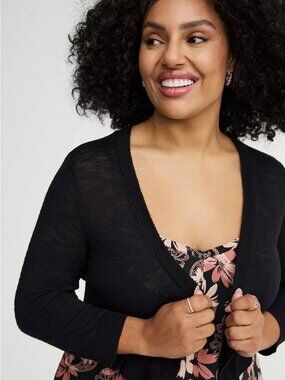 Torrid Deep Black 3/4 Sleeve Cropped Shrug in Size 3 (22/24)